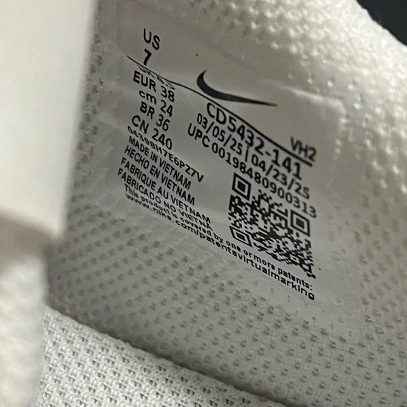 Nike Women's Air Max Excee Sneakers Size 7- White and Pink - Picture 5 of 6